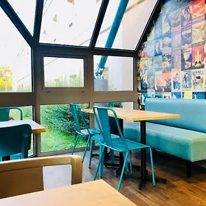 https://hotelf1-geneve-aeroport-ferney-voltaire.hotels-rhonealpes.com